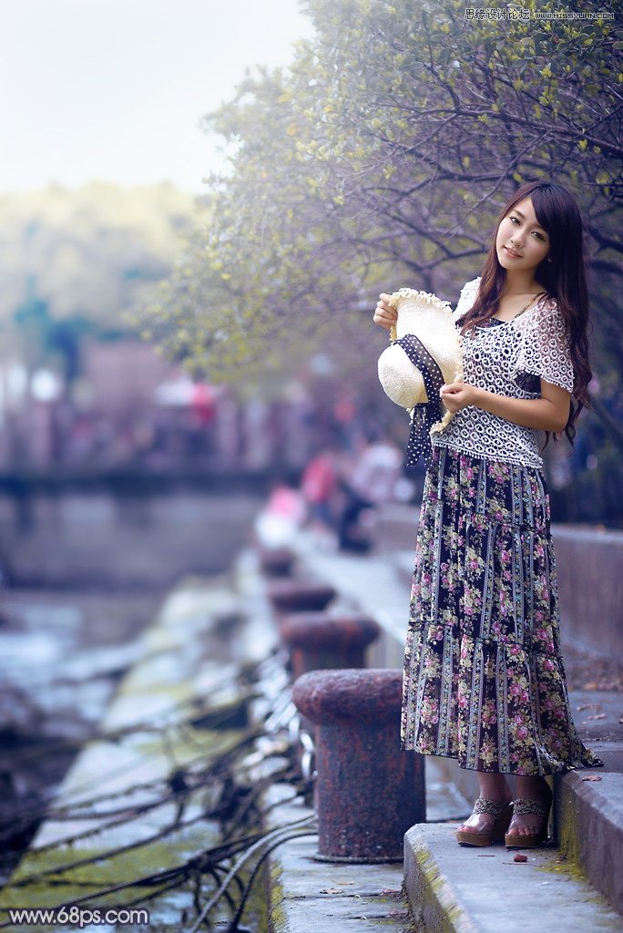 PS調出河道邊女孩唯美紫色藝術效果