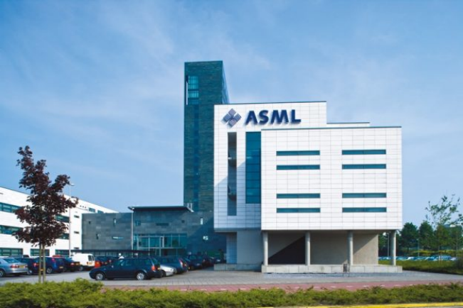 ASML 阿斯麥 Q1 財測低于預期，分析師：與存儲芯片價格大跌有關